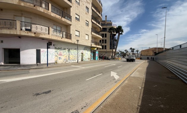 Long time Rental - Commercial Unit -
Torrevieja - Paseo maritimo