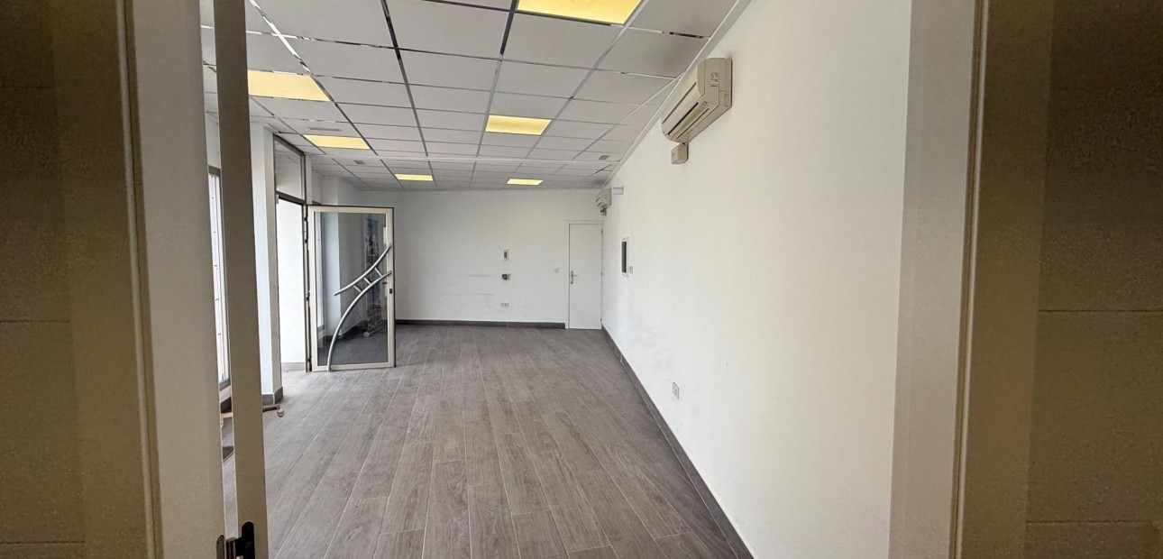 Long time Rental - Commercial Unit -
Torrevieja - Paseo maritimo