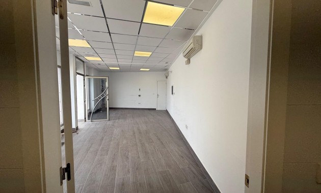 Long time Rental - Commercial Unit -
Torrevieja - Paseo maritimo