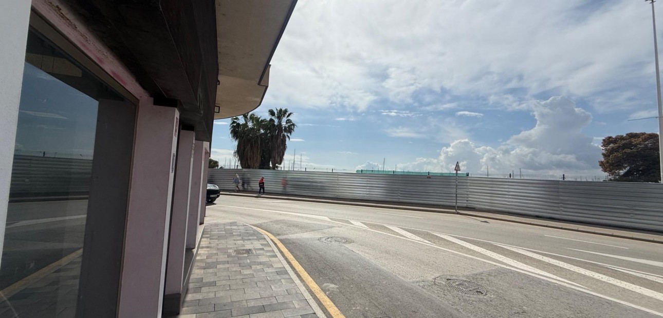Long time Rental - Commercial Unit -
Torrevieja - Paseo maritimo