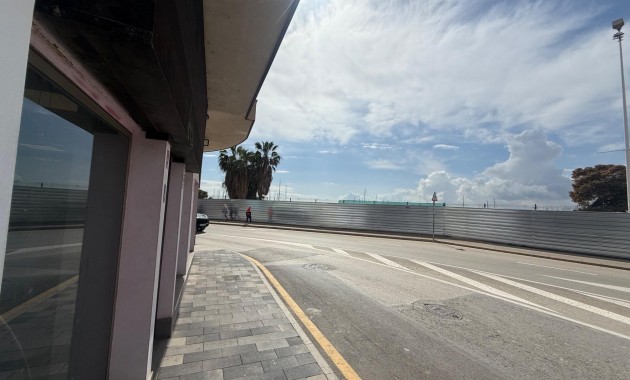 Long time Rental - Commercial Unit -
Torrevieja - Paseo maritimo