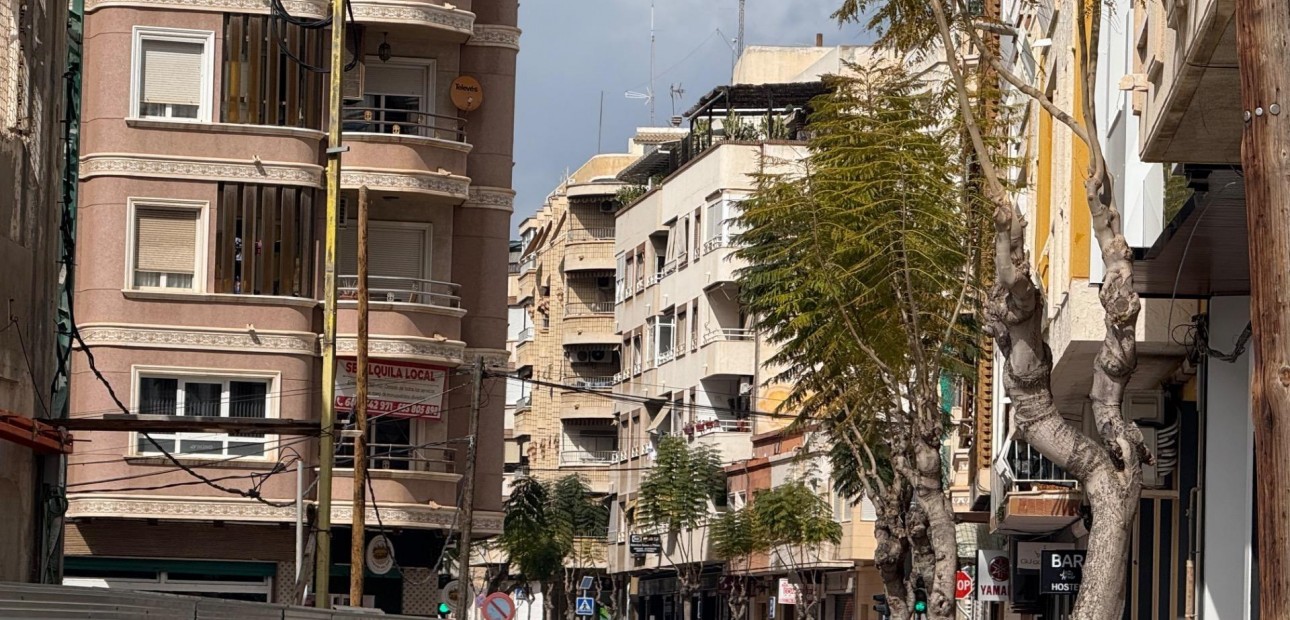 Long time Rental - Commercial Unit -
Torrevieja - Paseo maritimo