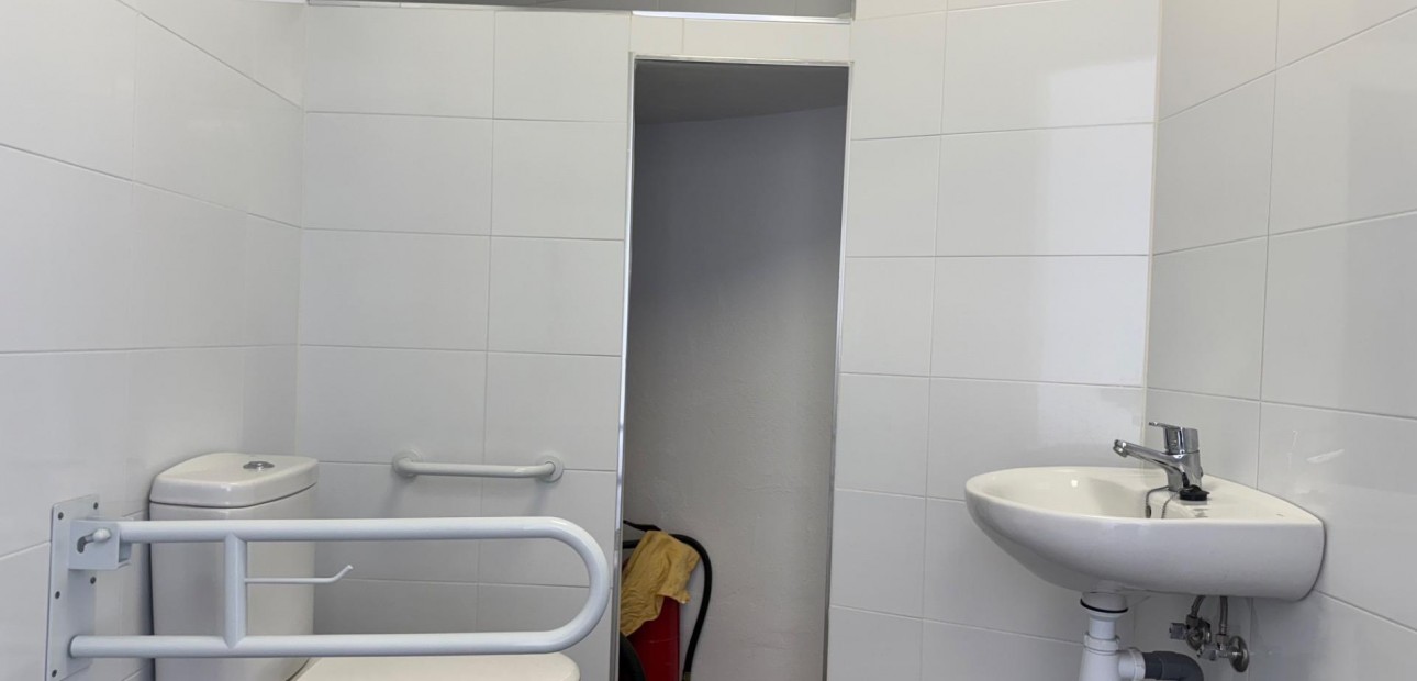 Long time Rental - Commercial Unit -
Torrevieja - Paseo maritimo