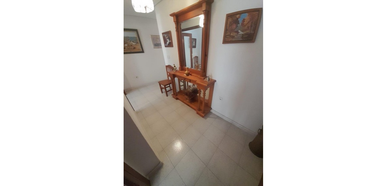 Venta - Apartamento / piso -
Torrevieja - Estacion de autobuses