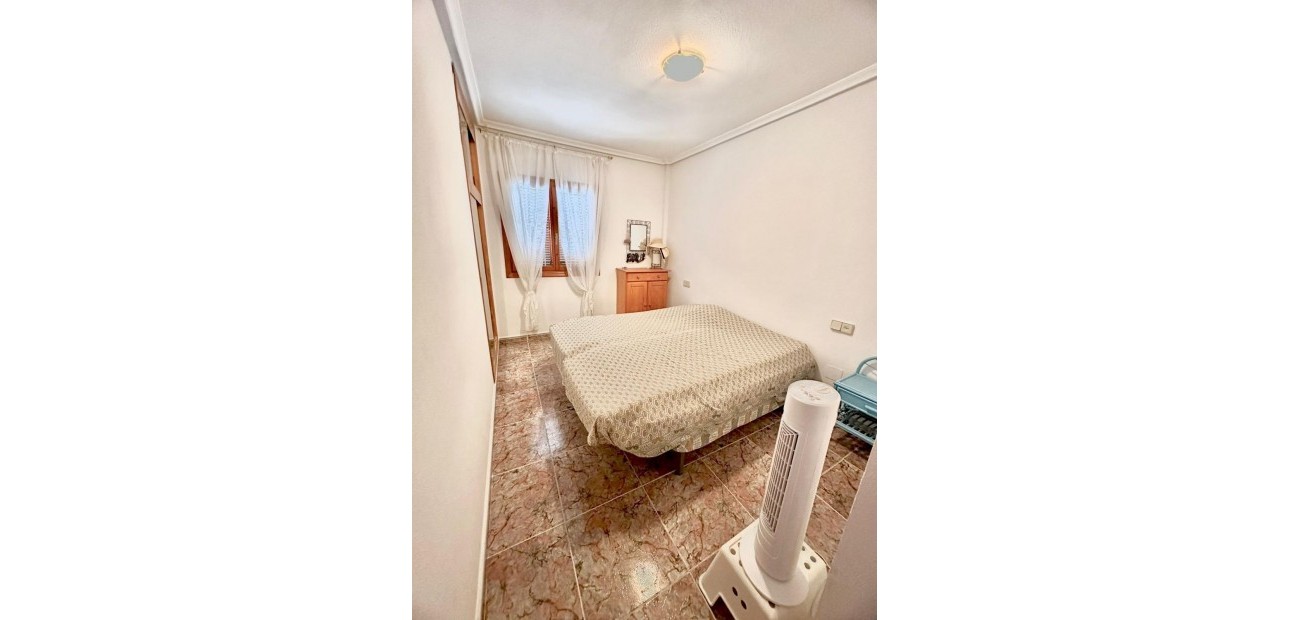 Herverkoop - Bungalow -
Torrevieja - Centro