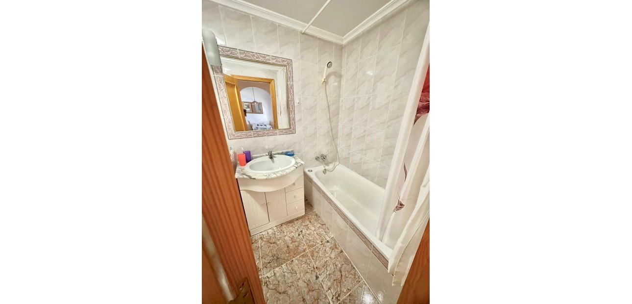 Herverkoop - Bungalow -
Torrevieja - Centro