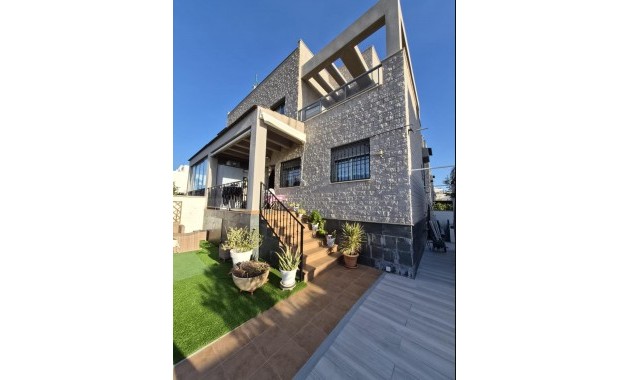 Sale - Apartment / flat -
Torrevieja - Aguas Nuevas