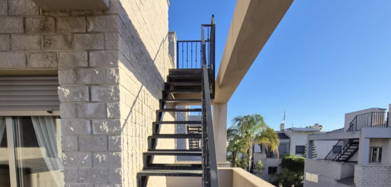 Sale - Apartment / flat -
Torrevieja - Aguas Nuevas