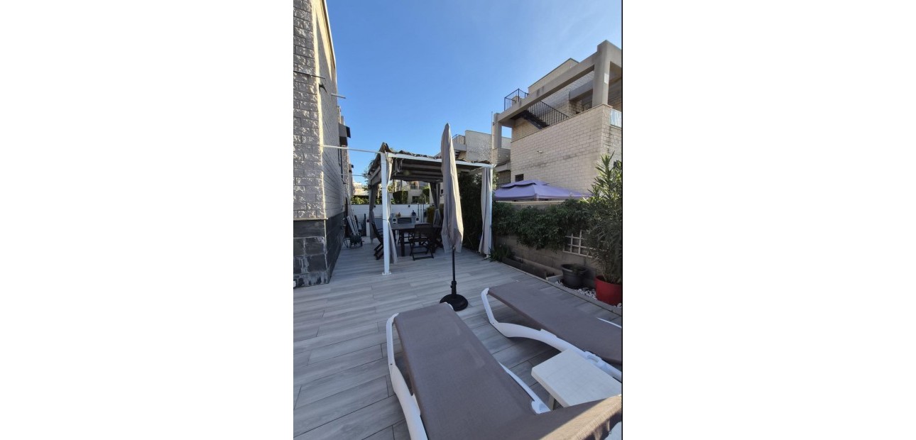 Sale - Apartment / flat -
Torrevieja - Aguas Nuevas