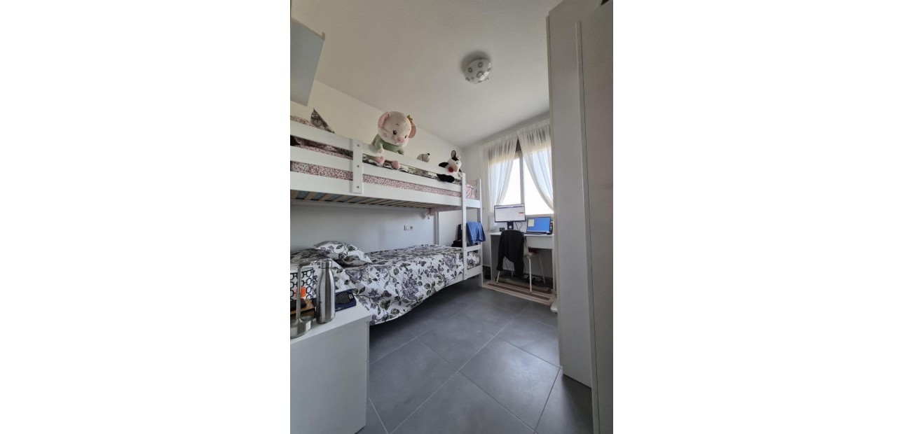 Sale - Apartment / flat -
Torrevieja - Aguas Nuevas