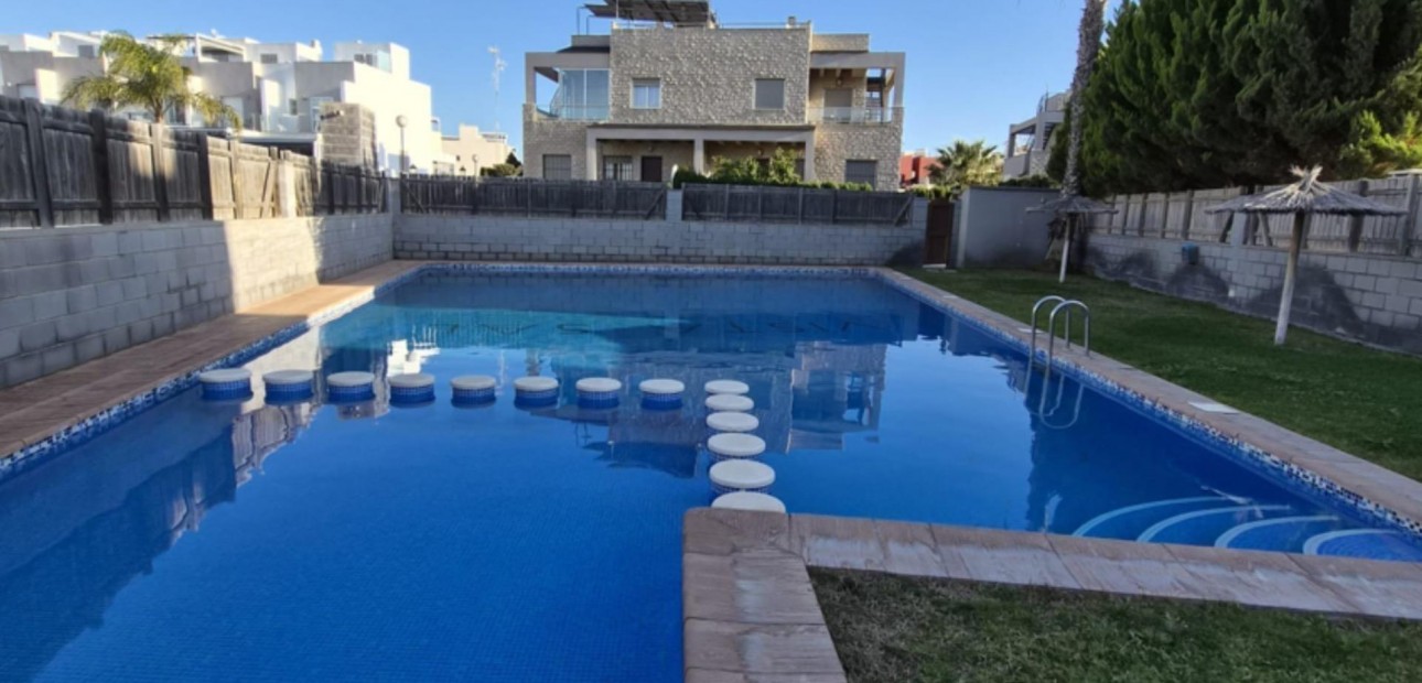 Sale - Apartment / flat -
Torrevieja - Aguas Nuevas