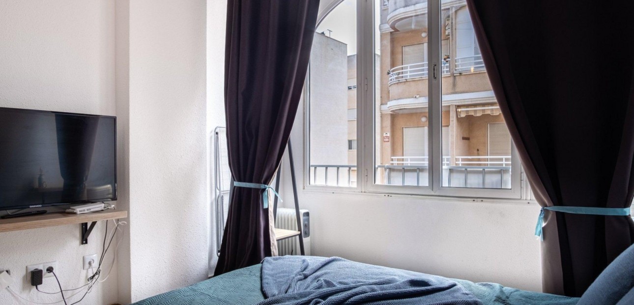 Herverkoop - Studio -
Torrevieja - Estacion de autobuses