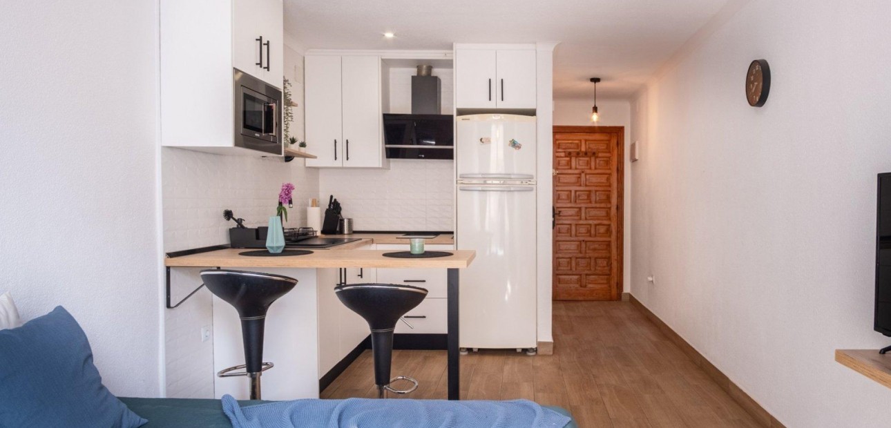 Herverkoop - Studio -
Torrevieja - Estacion de autobuses