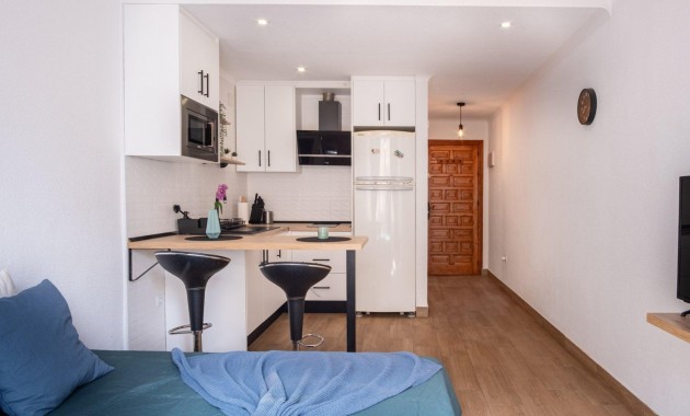 Herverkoop - Studio -
Torrevieja - Estacion de autobuses