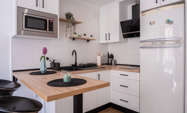 Herverkoop - Studio -
Torrevieja - Estacion de autobuses