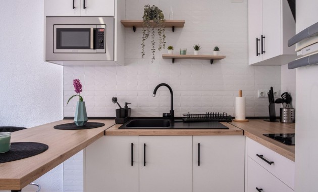 Herverkoop - Studio -
Torrevieja - Estacion de autobuses