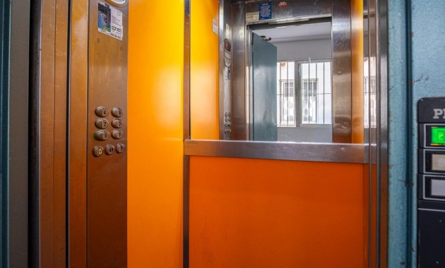 Herverkoop - Studio -
Torrevieja - Estacion de autobuses