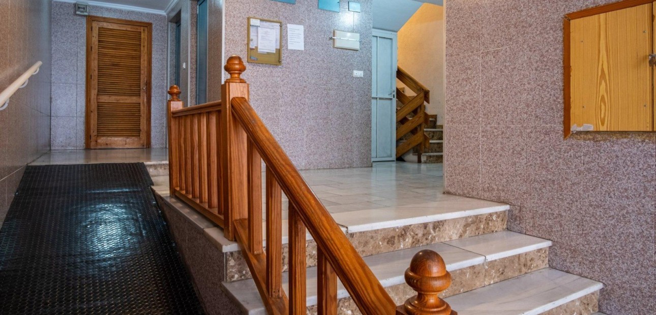 Herverkoop - Studio -
Torrevieja - Estacion de autobuses