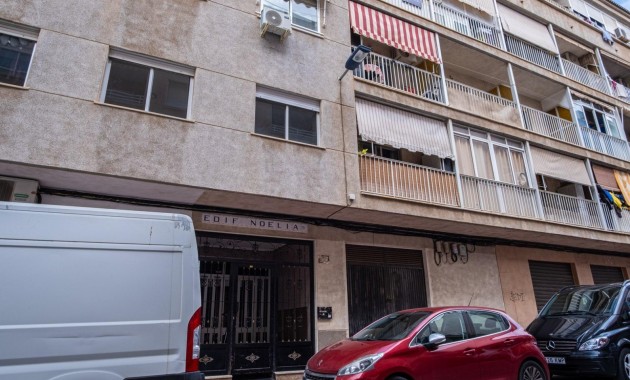 Herverkoop - Studio -
Torrevieja - Estacion de autobuses