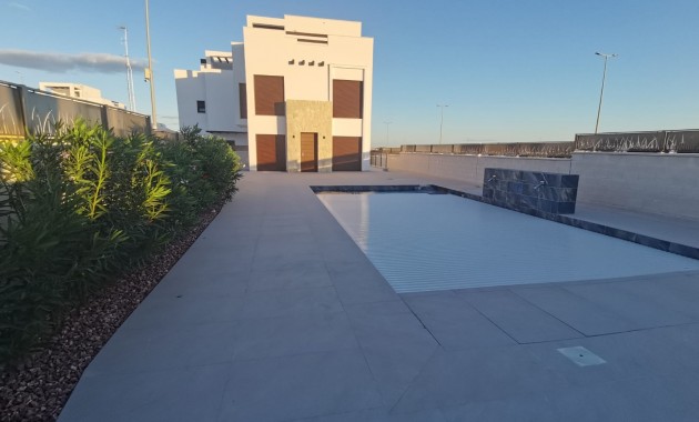 Nueva construcción  - Laguna Azul Villa -
Los Montesinos - La herrada