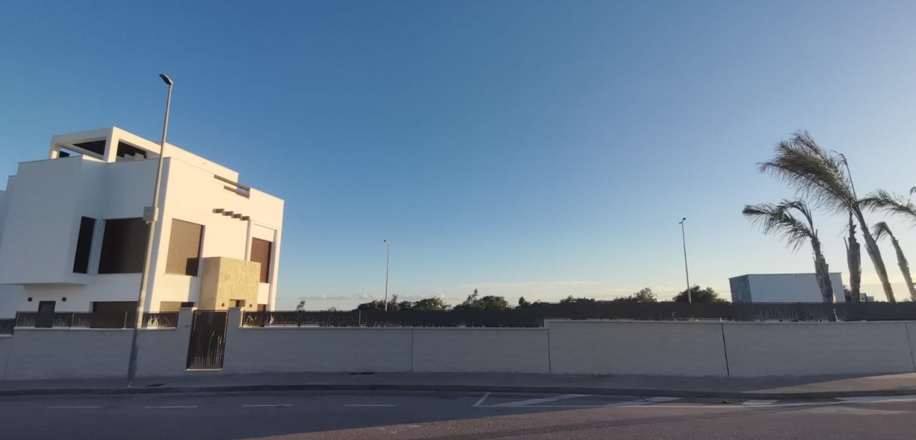 Nueva construcción  - Laguna Azul Villa -
Los Montesinos - La herrada