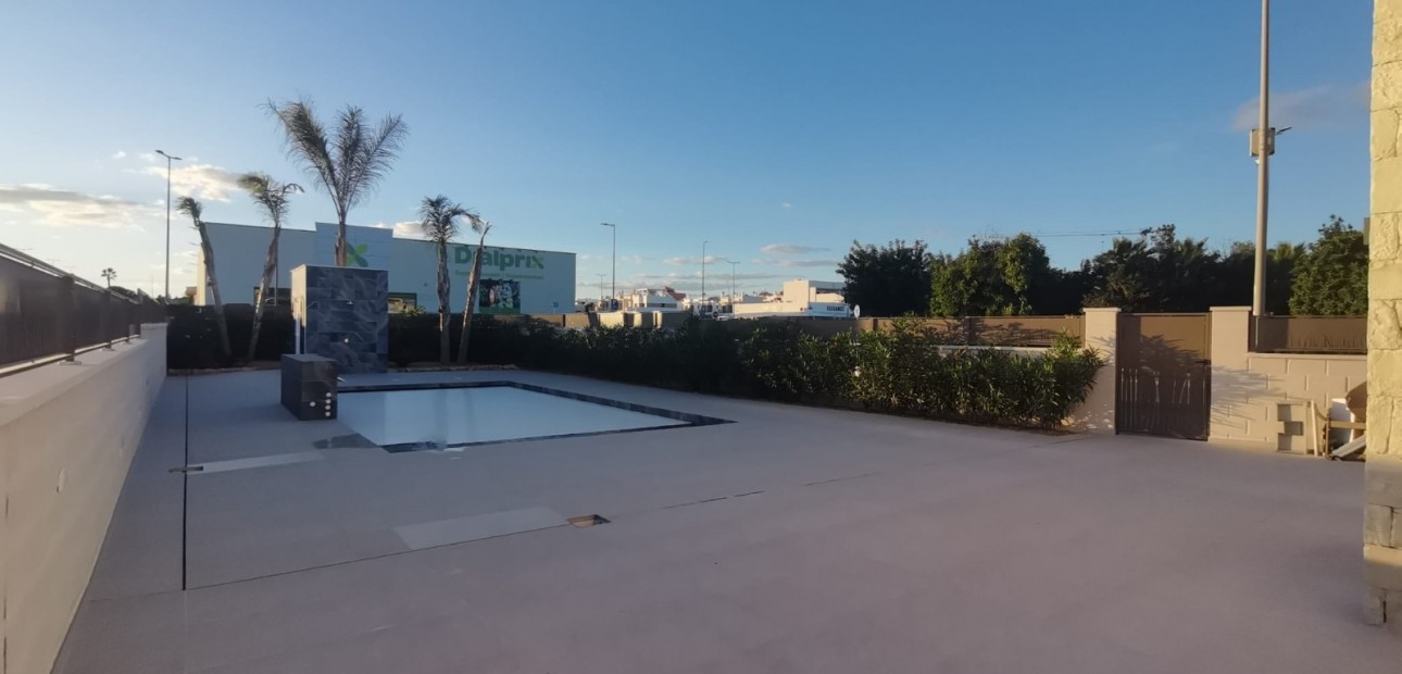 Nueva construcción  - Laguna Azul Villa -
Los Montesinos - La herrada