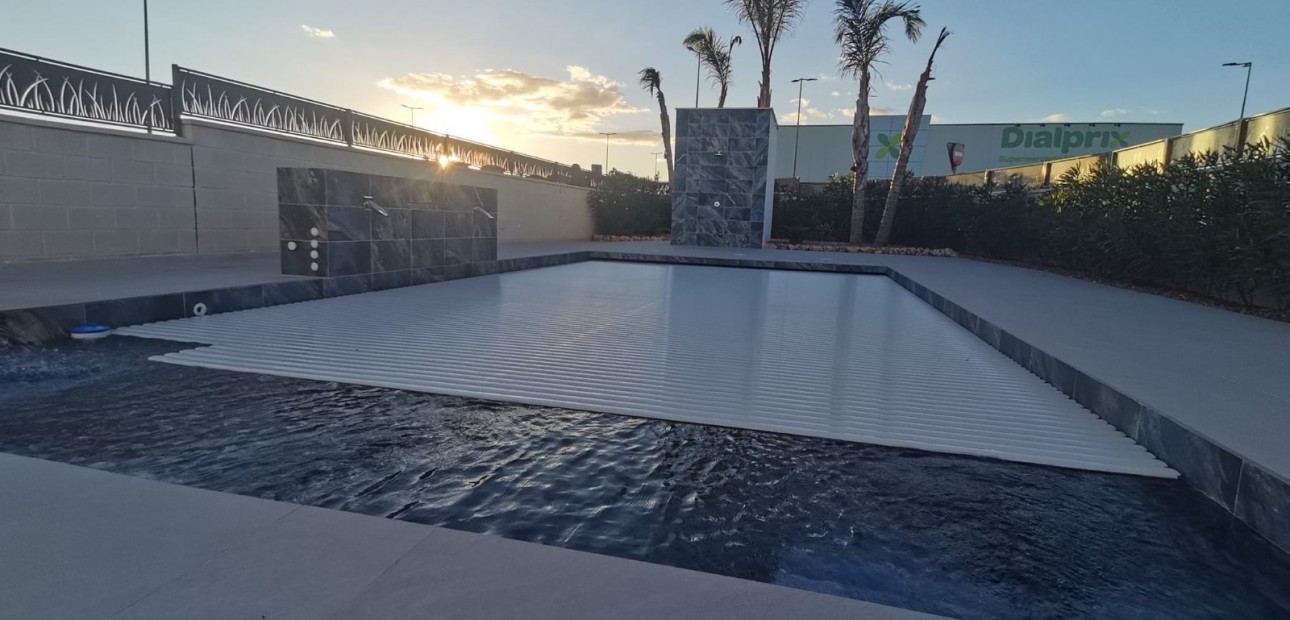 Nueva construcción  - Laguna Azul Villa -
Los Montesinos - La herrada