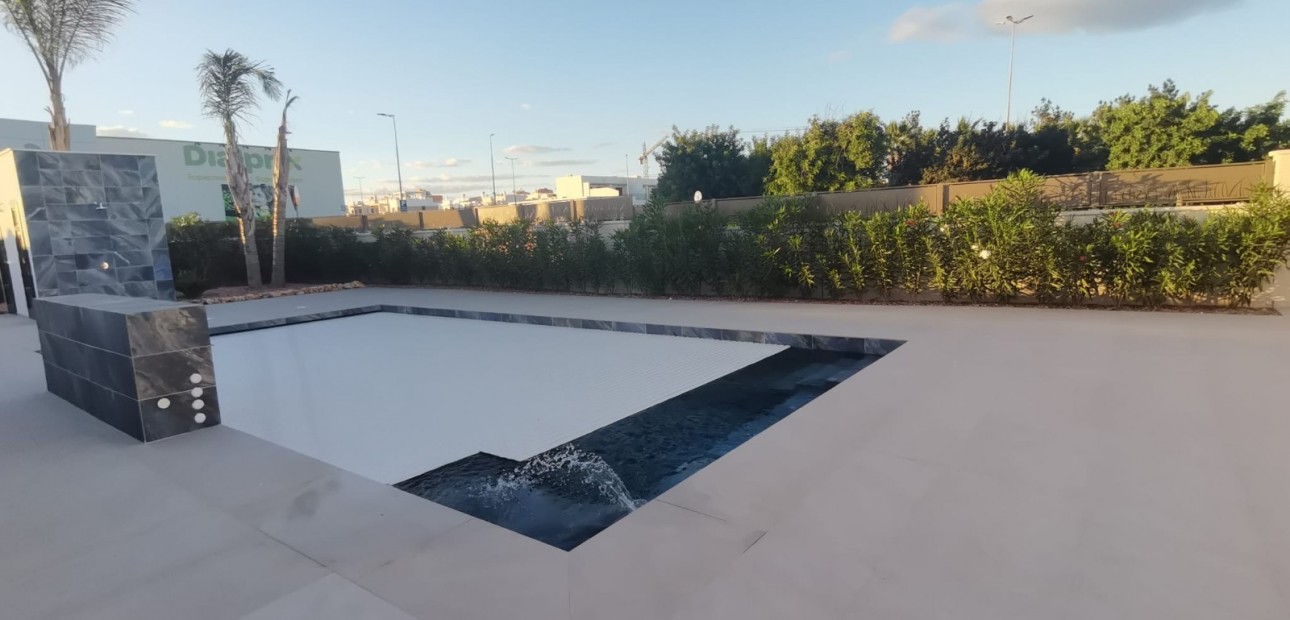 Nueva construcción  - Laguna Azul Villa -
Los Montesinos - La herrada