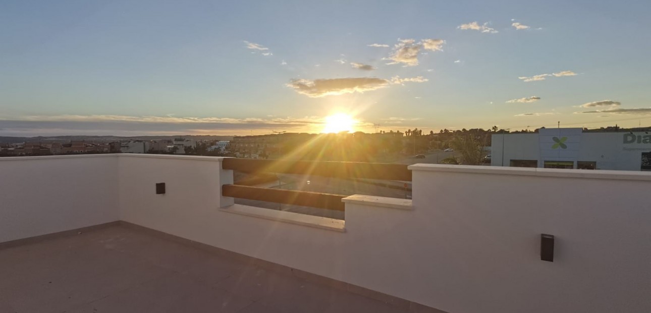 Nueva construcción  - Laguna Azul Villa -
Los Montesinos - La herrada