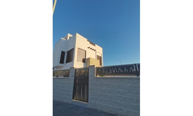 Nueva construcción  - Laguna Azul Villa -
Los Montesinos - La herrada