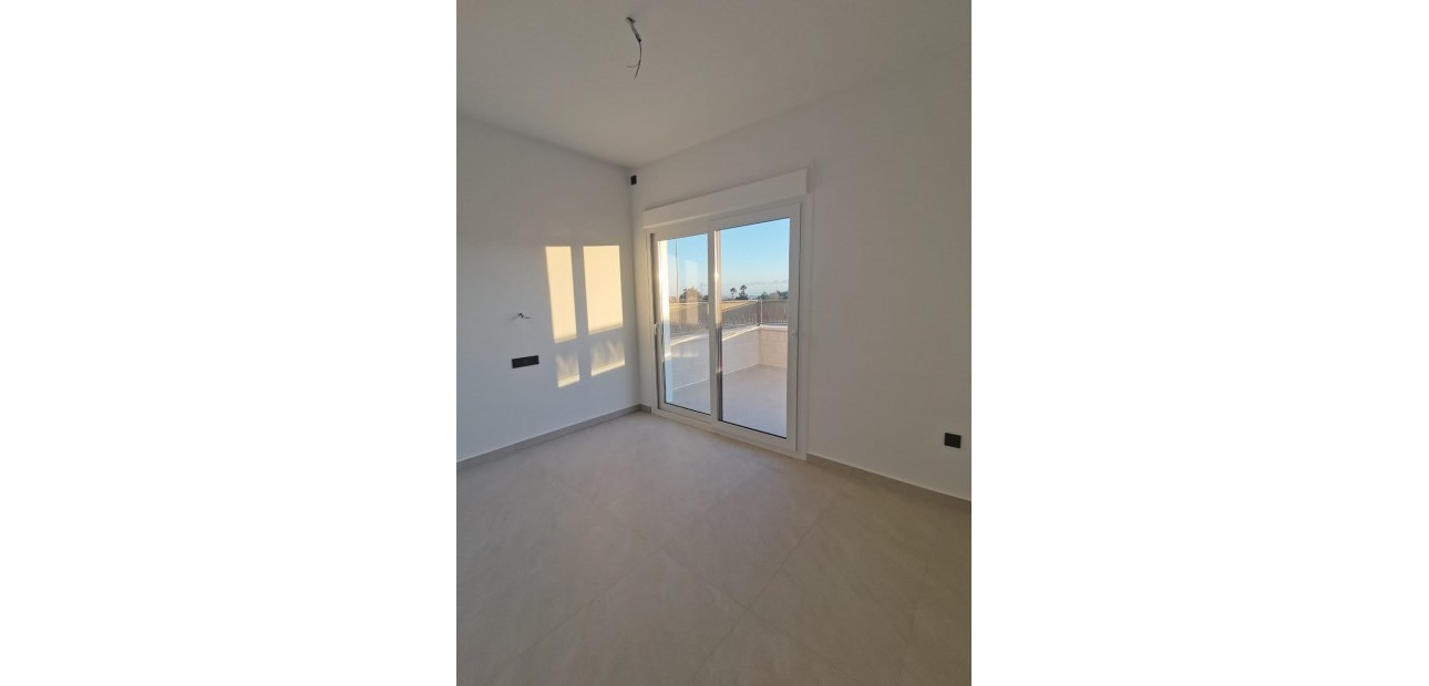 Nueva construcción  - Laguna Azul Villa -
Los Montesinos - La herrada