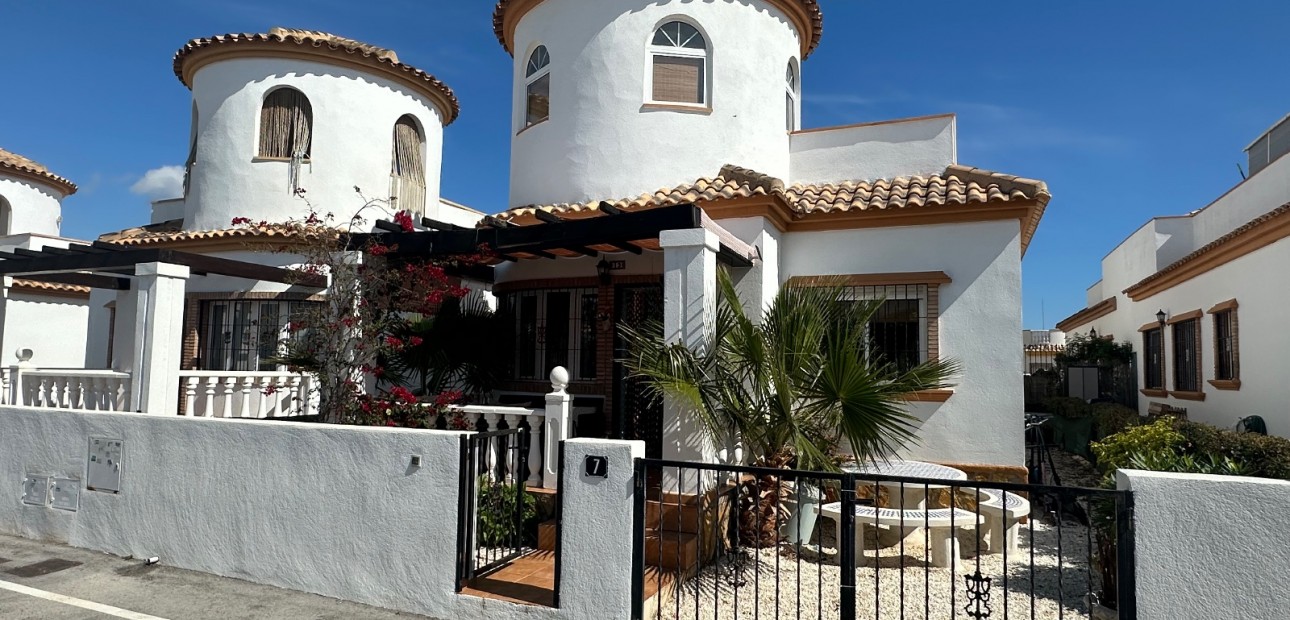 Venta - Villa -
Guardamar del Segura - El Raso