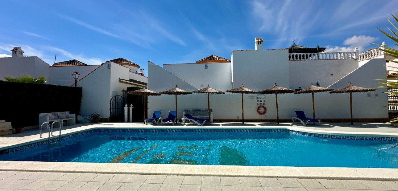 Venta - Villa -
Guardamar del Segura - El Raso