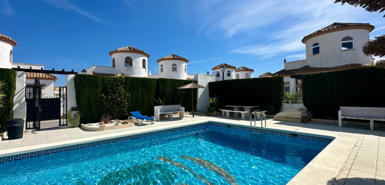 Venta - Villa -
Guardamar del Segura - El Raso