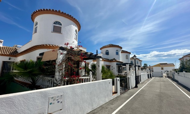 Venta - Villa -
Guardamar del Segura - El Raso