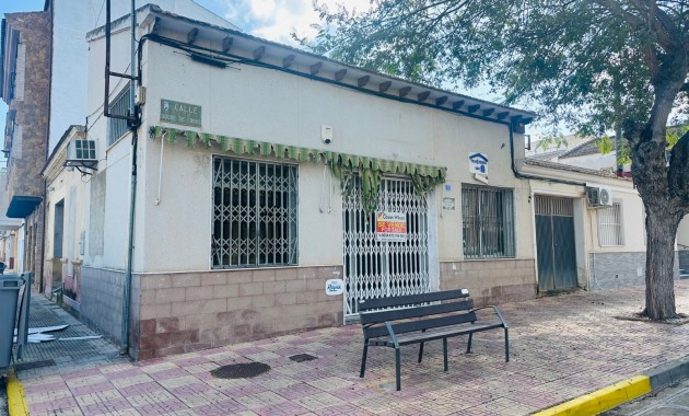 Venta - Commercial (6) -
Jacarilla