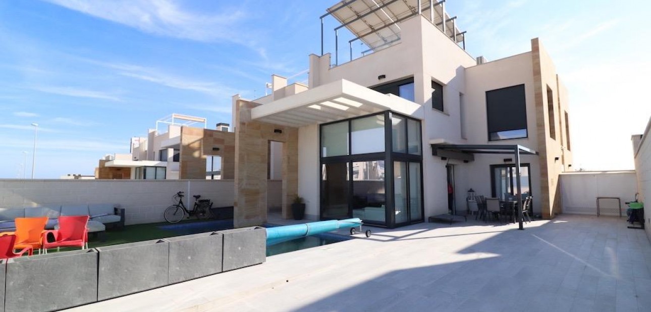Venta - Villa -
Orihuela Costa - Lomas de Cabo Roig