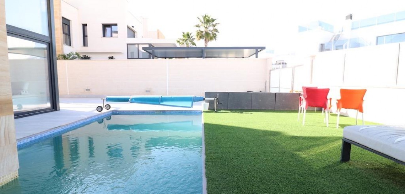 Venta - Villa -
Orihuela Costa - Lomas de Cabo Roig