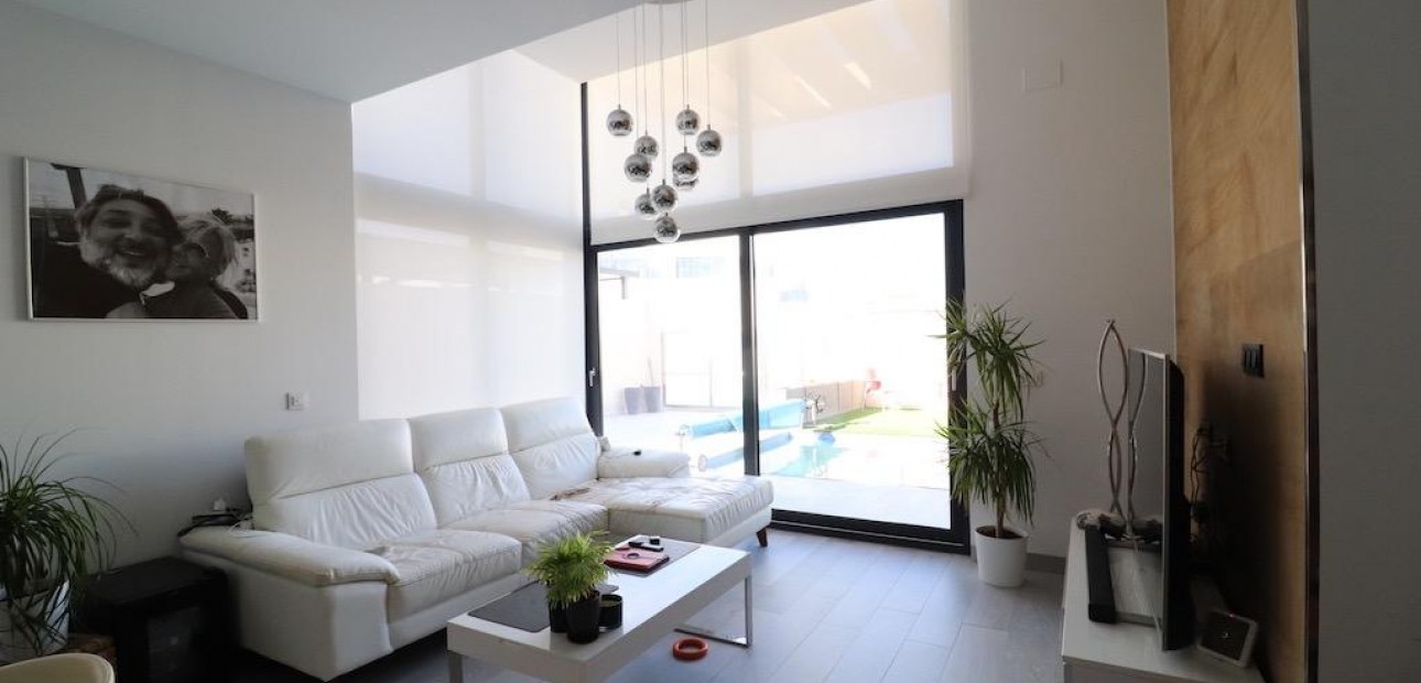 Venta - Villa -
Orihuela Costa - Lomas de Cabo Roig