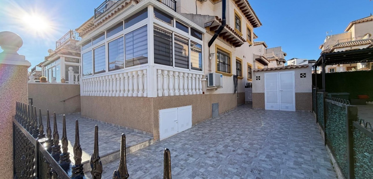 Venta - Terraced house -
Orihuela Costa - Lomas de Cabo Roig-Los Dolses
