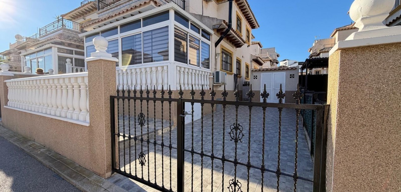 Venta - Terraced house -
Orihuela Costa - Lomas de Cabo Roig-Los Dolses