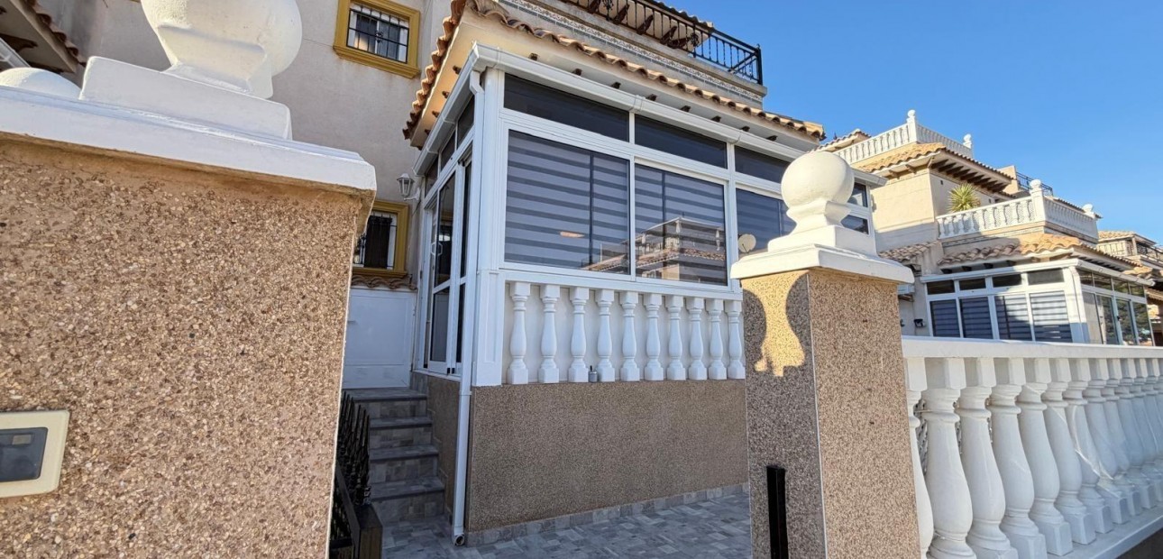 Venta - Terraced house -
Orihuela Costa - Lomas de Cabo Roig-Los Dolses