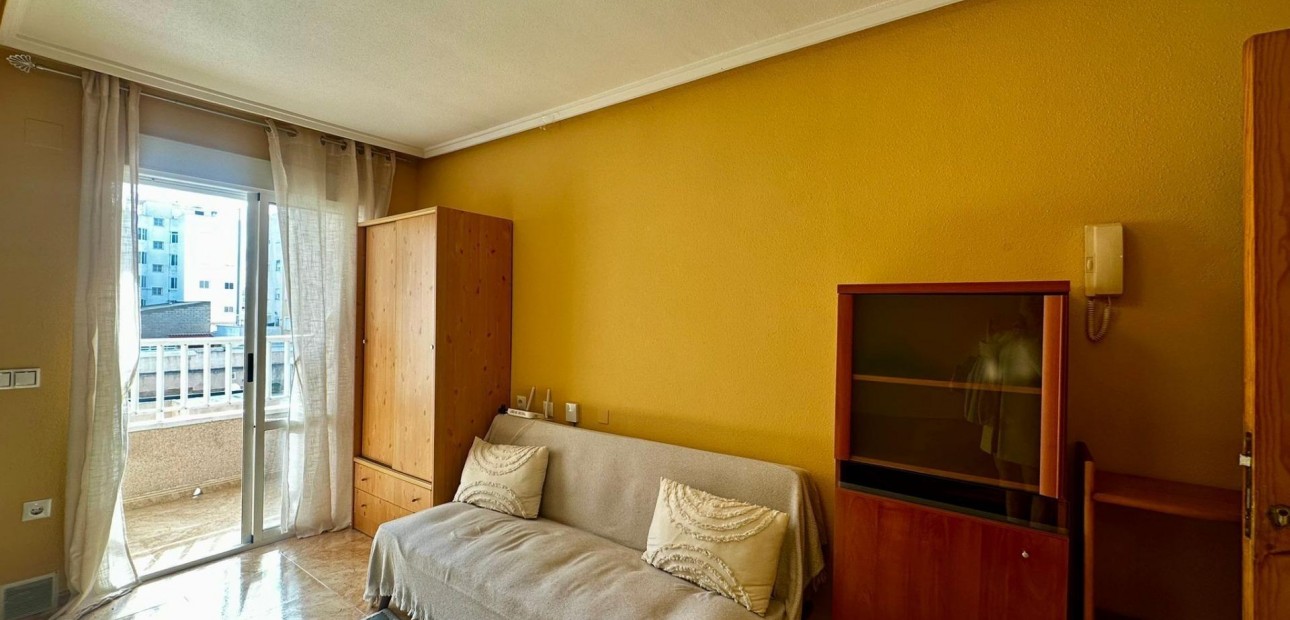 Herverkoop - Appartement / flat -
Torrevieja - Centro