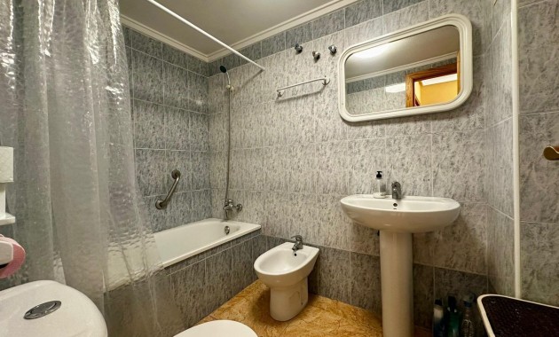 Herverkoop - Appartement / flat -
Torrevieja - Centro