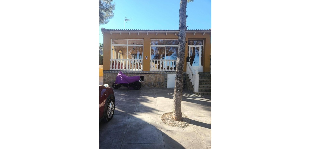 Venta - Villa -
Orihuela Costa - Los Almendros-La Florida