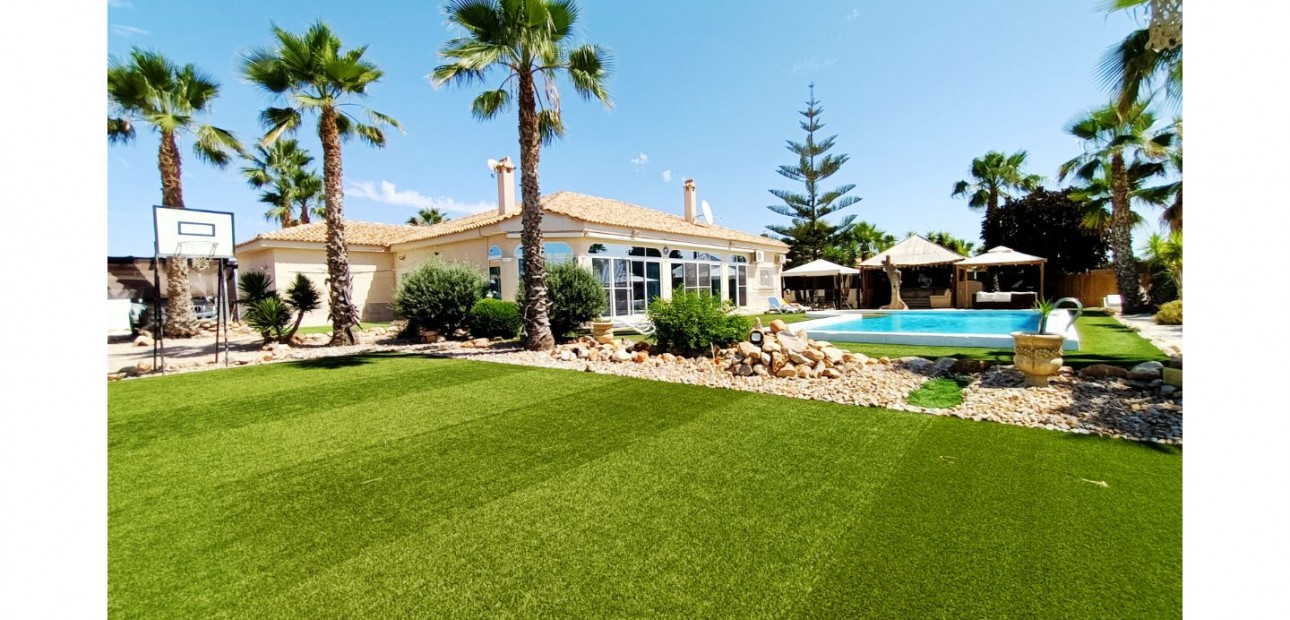 Herverkoop - Detached Villa -
Gea Y Truyols