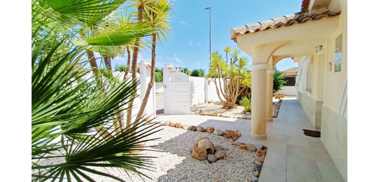 Herverkoop - Detached Villa -
Gea Y Truyols