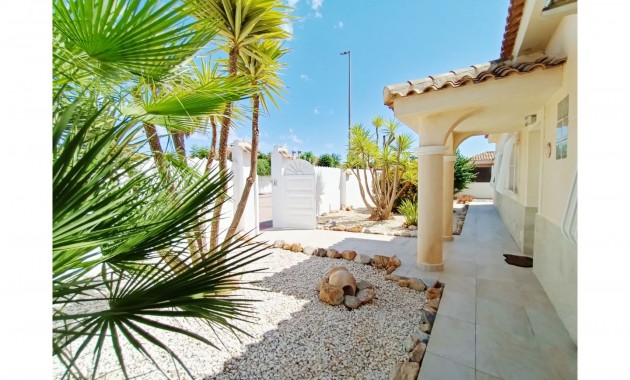 Herverkoop - Detached Villa -
Gea Y Truyols