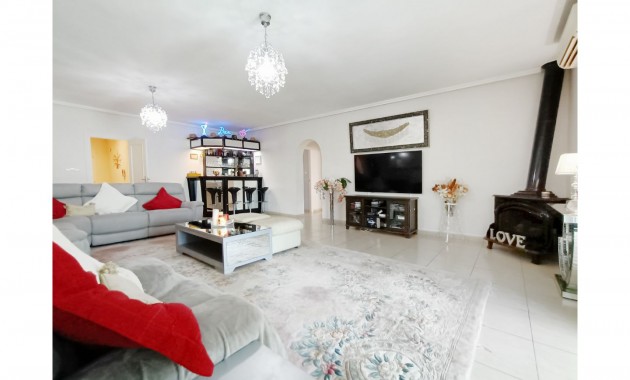 Herverkoop - Detached Villa -
Gea Y Truyols