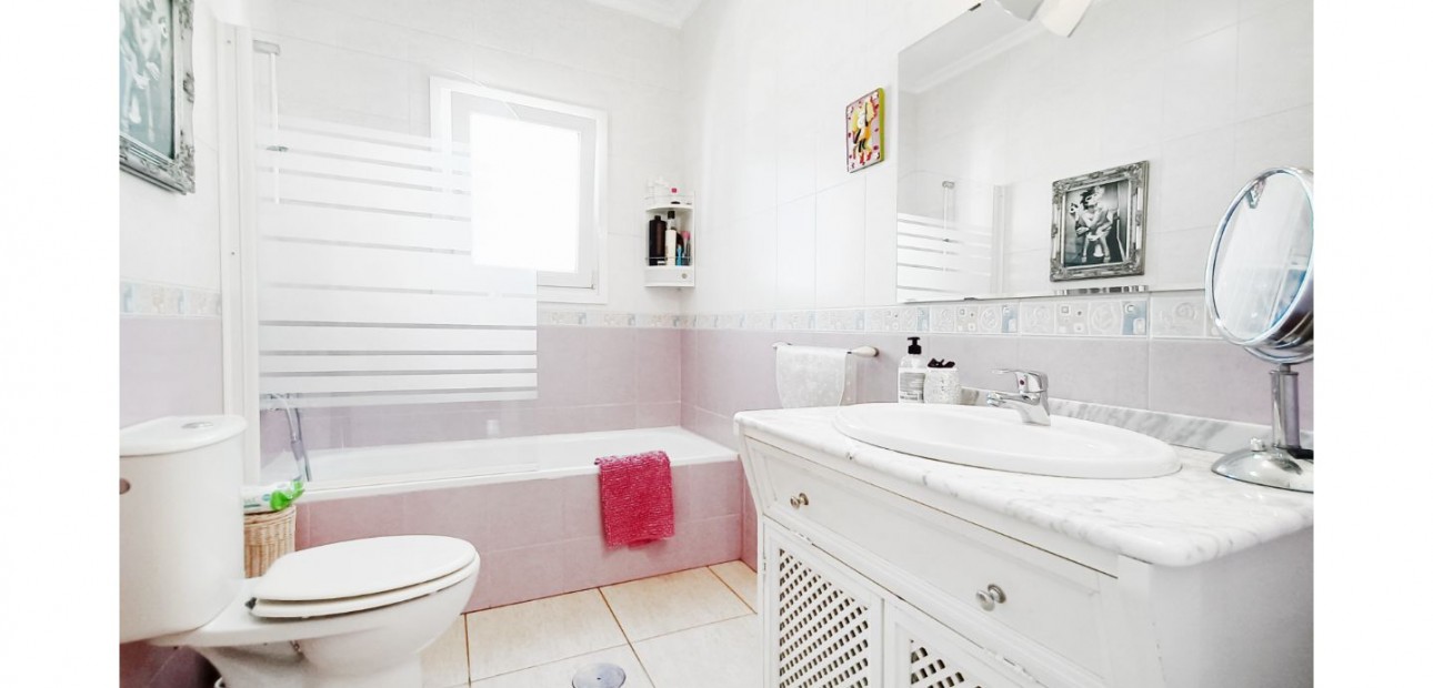 Herverkoop - Detached Villa -
Gea Y Truyols